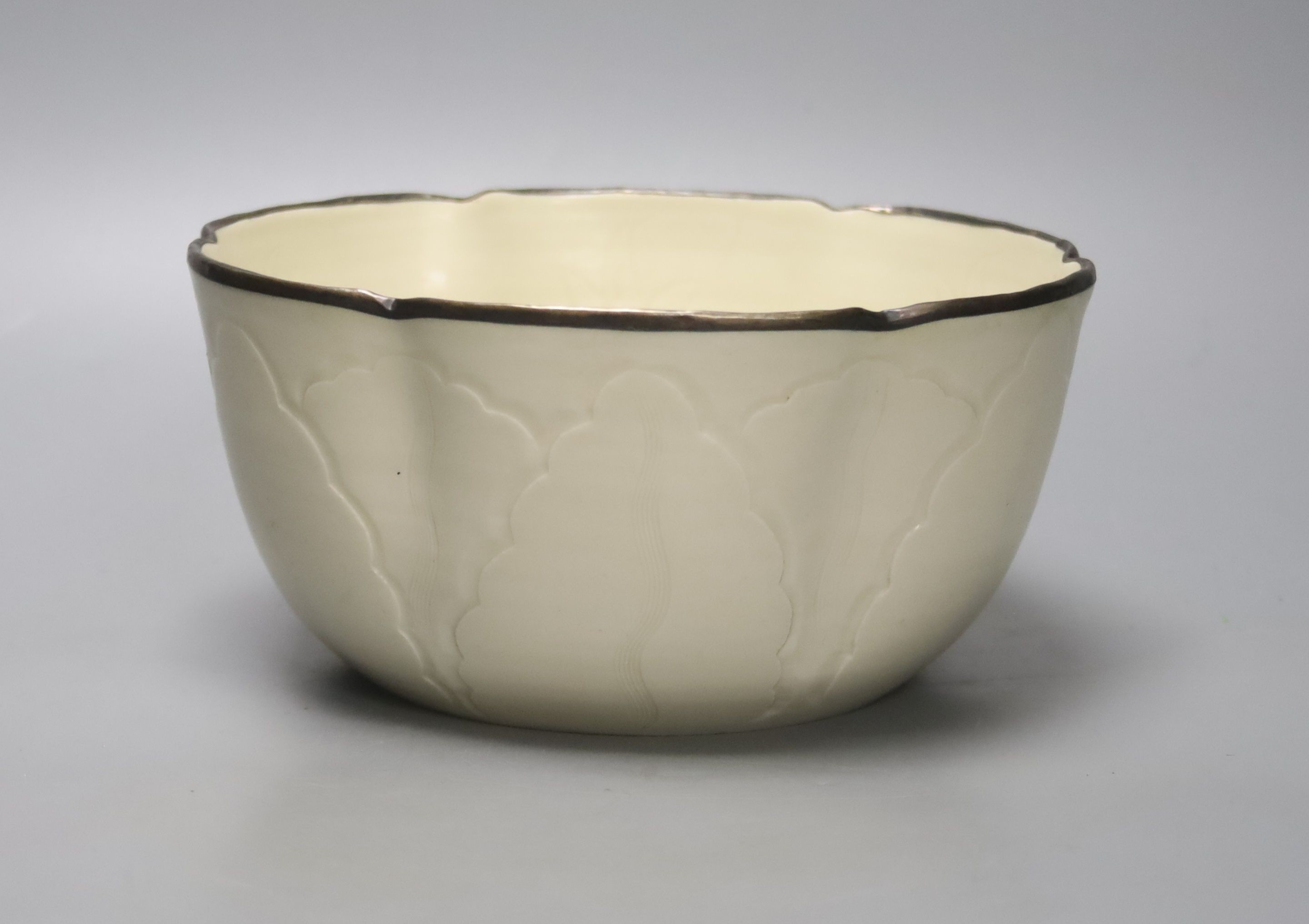 A Chinese Ding type hexafoil shaped bowl, diameter 19cm